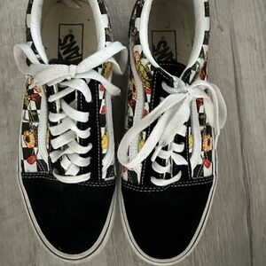 Vans black and white checkered w/flowers sneakers size 7-1/2 women 6 men